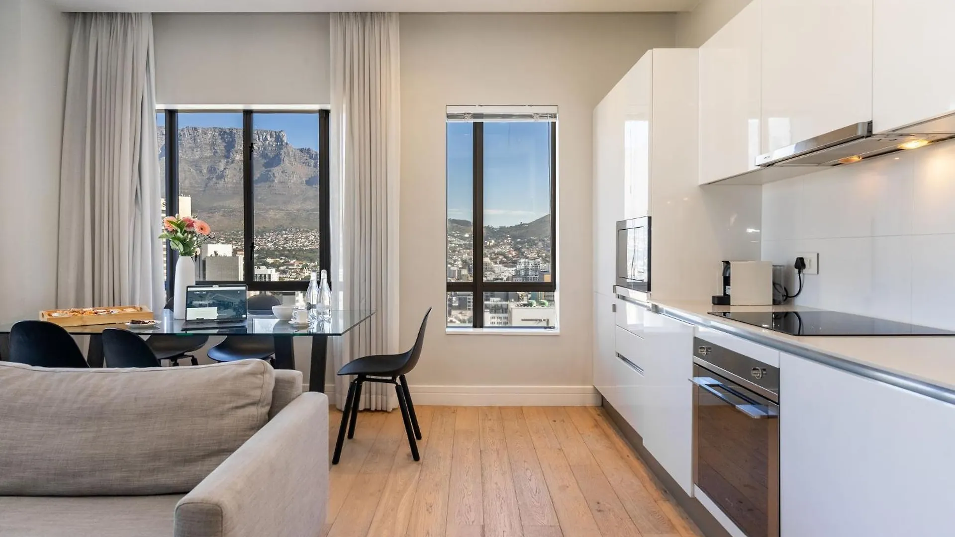 Skyline Apartment 2112 - In The Heart Of Cape Town